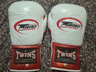 mănuși box twins pe șireturi