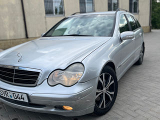 Mercedes C-Class foto 3