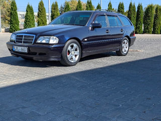 Mercedes C-Class foto 3