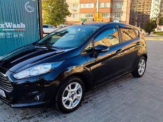 Ford Fiesta foto 2