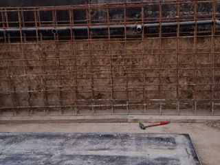 Construim piscine. Brigada de constructori. foto 0