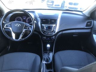 Hyundai Accent foto 14