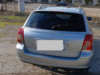 Toyota Avensis foto 3