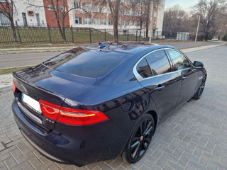 Jaguar XE foto 4