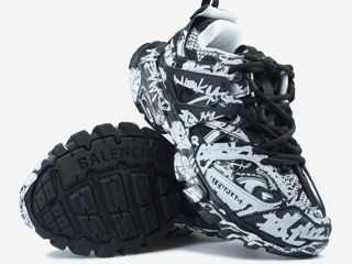 Balenciaga Track Graffiti Black/White Unisex foto 6