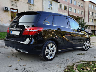 Mercedes B-Class foto 2