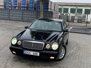 Mercedes E-Class foto 4