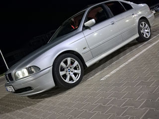 BMW 5 Series foto 3