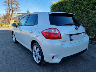 Toyota Auris foto 1