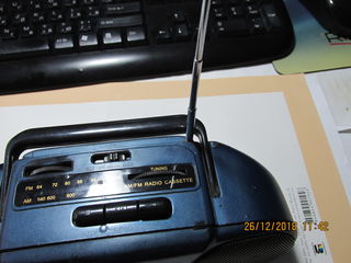 Vând radio portativ. AM-FM. Are radio + loc pentru casetă. Model RZ9710. Vând la preț de 200 lei. foto 5