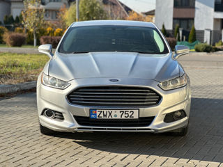 Ford Fusion foto 2