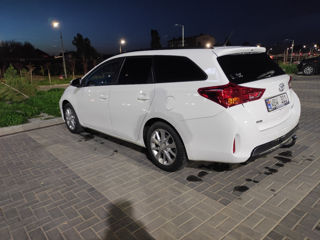 Toyota Auris фото 2