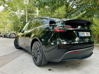 Tesla Model Y foto 3