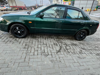 Mazda 323 foto 3