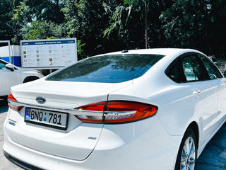 Ford Fusion foto 2