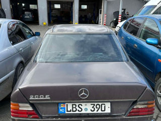 Mercedes Series (W124) foto 3