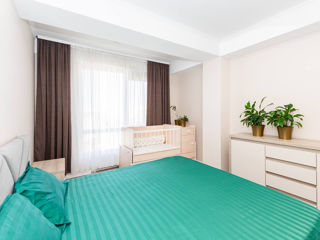 Apartament cu 2 camere, 70 m², Buiucani, Chișinău foto 2