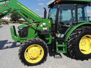 de vanzare tractor John Deere 5075E