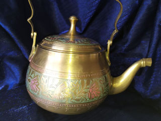 Антикварный латунный чайник с росписью foto 2