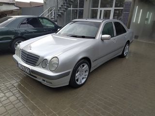 Mercedes E Class foto 1