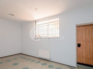 Chirie spațiu comercial, 335 mp,Centru, 3685 € ! foto 2