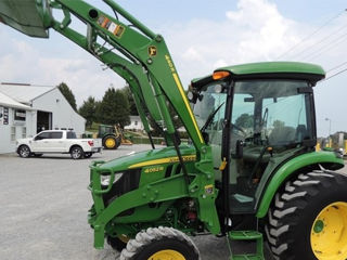 Tractor de vanzare John Deere 4052R foto 2