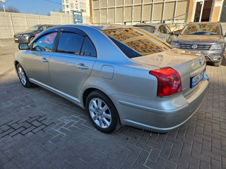 Toyota Avensis foto 2