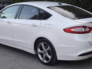 Ford Fusion foto 2