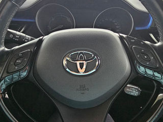 Toyota C-HR foto 2