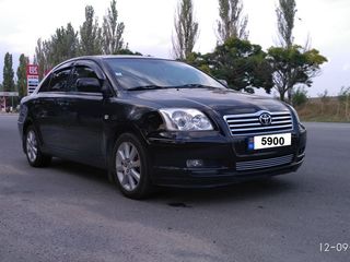 Toyota Avensis foto 1