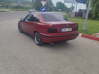 BMW 3 Series фото 0