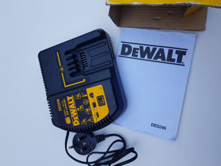Перфоратор Dewalt D25033 и зарядное устройство Dewalt  DE0246 24V foto 4