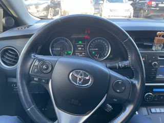 Toyota Auris фото 2