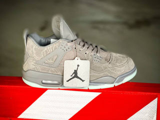 Nike Air Jordan 4 Retro Kaws Grey foto 2