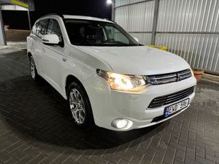 Mitsubishi Outlander foto 2