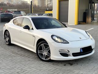 Porsche Panamera foto 1