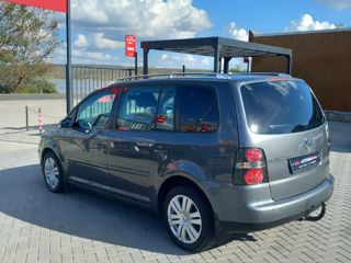 Volkswagen Touran foto 3