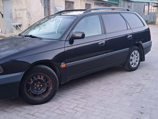 Toyota Avensis foto 3