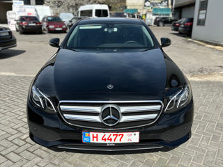 Mercedes E-Class foto 1