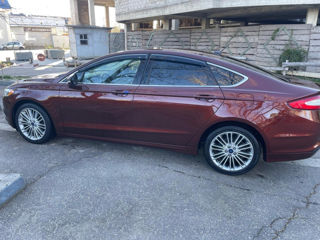 Ford Fusion foto 2