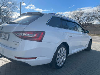 Skoda Superb foto 2