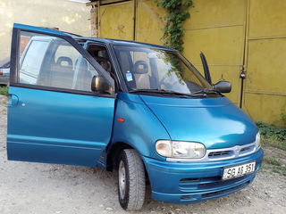 Nissan Serena foto 7