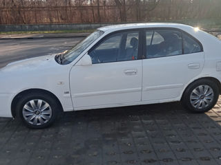 Hyundai Accent foto 4