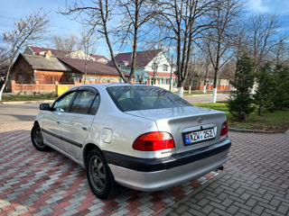 Toyota Avensis foto 5