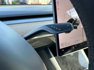 Tesla Model 3 foto 11