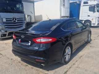 Ford Fusion foto 2