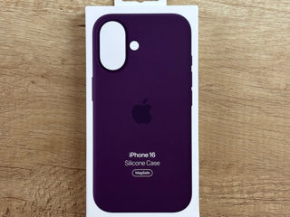 Apple iPhone 16 Silicone Case with MagSafe and Camera Control - Plum