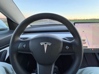 Tesla Model 3 foto 4