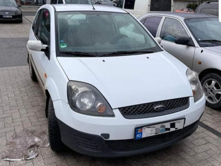 Ford Fiesta foto 1