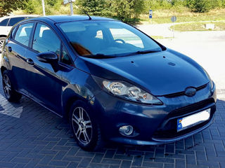 Ford Fiesta foto 2